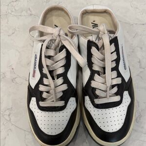 Gola Men's Classic Black and White Sneakers